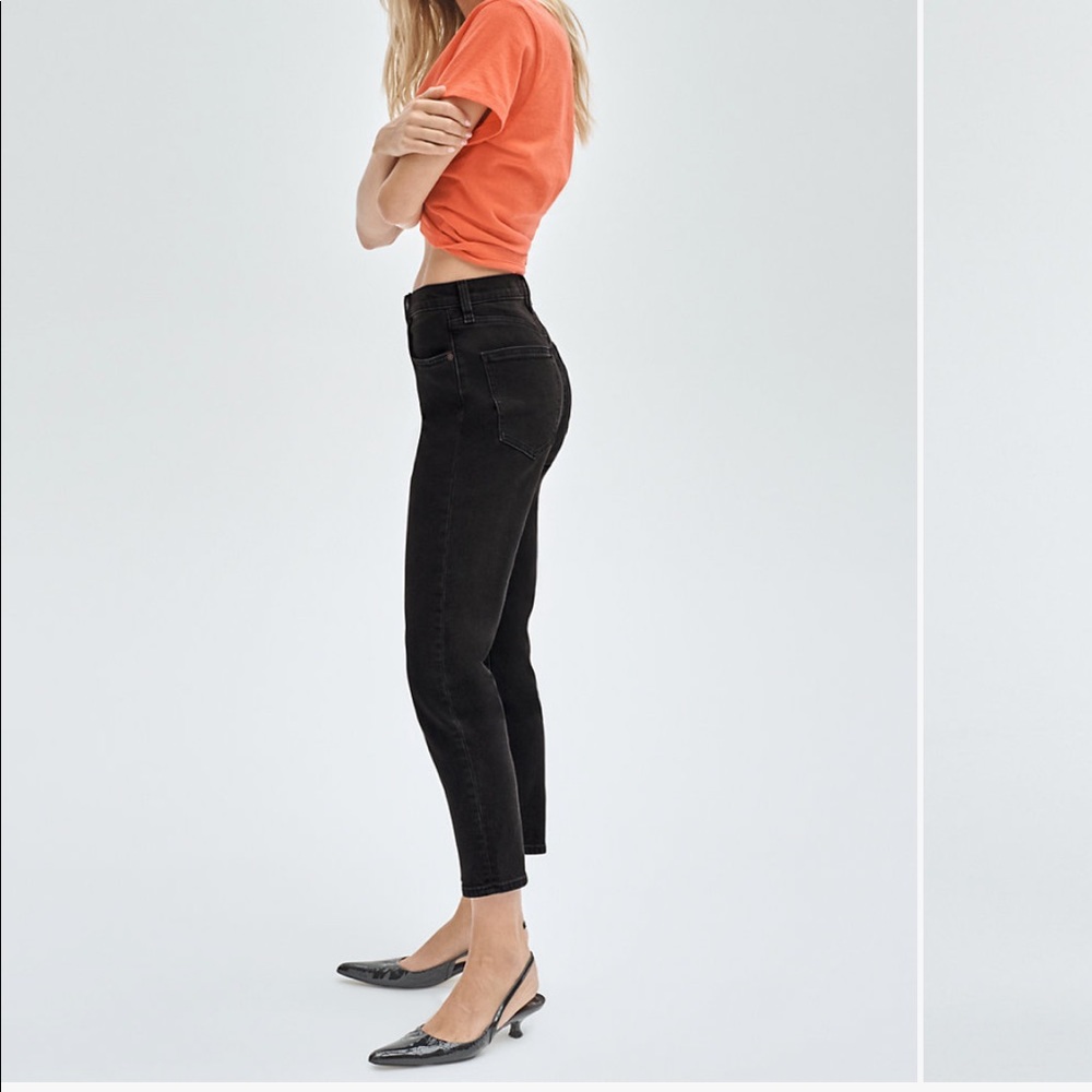 The Yoko High Rise Slim 26L size 28 black jeans